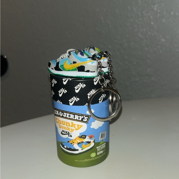 Mini Sneaker Keychains Set - Picture 3 of 9